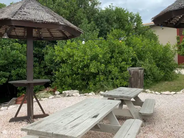 Location de Vacances Curaçao, Banda Ariba (est), Spaanse Water, appartement - Penthouse de luxe Casa Bon Vie Endroit pour profiter du barbecue les uns avec les autres.