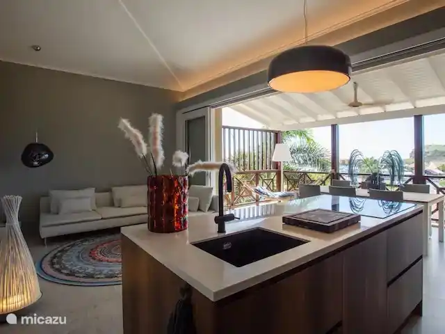 Location de Vacances Curaçao, Banda Ariba (est), Spaanse Water, appartement - Penthouse de luxe Casa Bon Vie pendant que vous cuisinez.