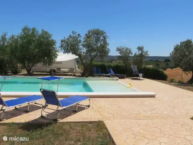 Maison de vacances Abruzzes + piscine | Italie, Abruzzes, Casalbordino - maison de vacances La piscine avec une extrémité peu profonde et la partie principale de 1,5m de profondeur. Soyez toujours prudent avec les enfants ! La piscine n’est pas clôturée.