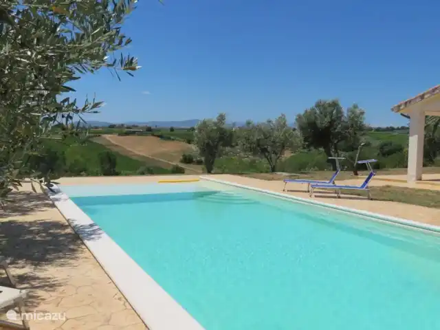 Maison de vacances Abruzzes + piscine | Italie, Abruzzes, Casalbordino - maison de vacances Piscine avec chaises longues