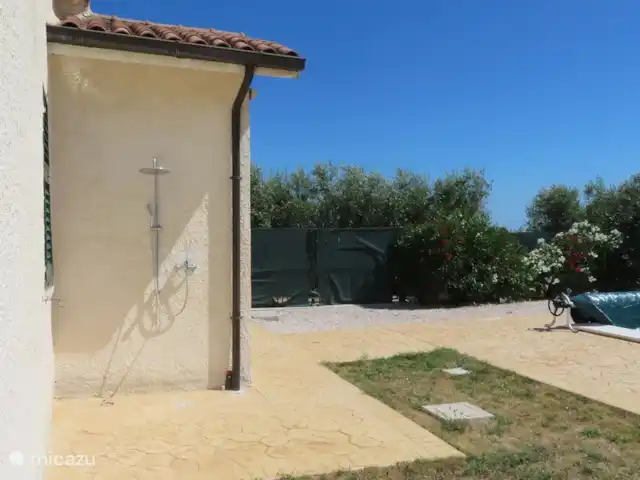 Maison de vacances Abruzzes + piscine | Italie, Abruzzes, Casalbordino - maison de vacances Douche extérieure