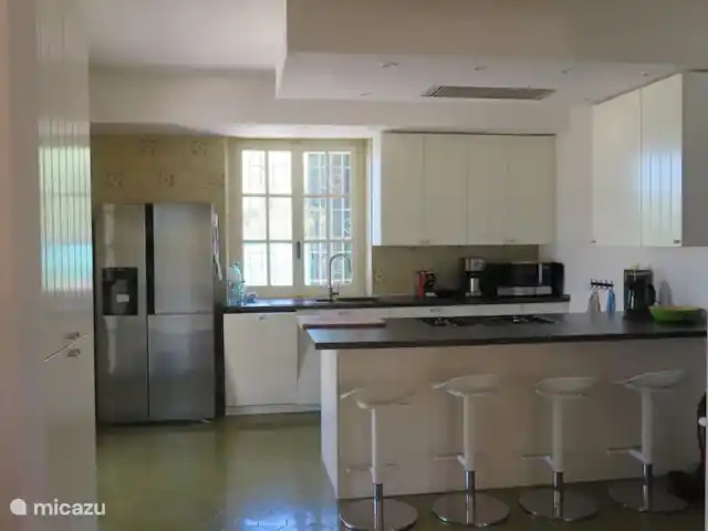 Maison de vacances Abruzzes + piscine | Italie, Abruzzes, Casalbordino - maison de vacances Cuisine équipée avec réfrigérateur américain, micro-ondes, cuisinière à gaz avec 1 grill et 2 fours, lave-vaisselle, bouilloire et toutes sortes d’ustensiles de cuisine