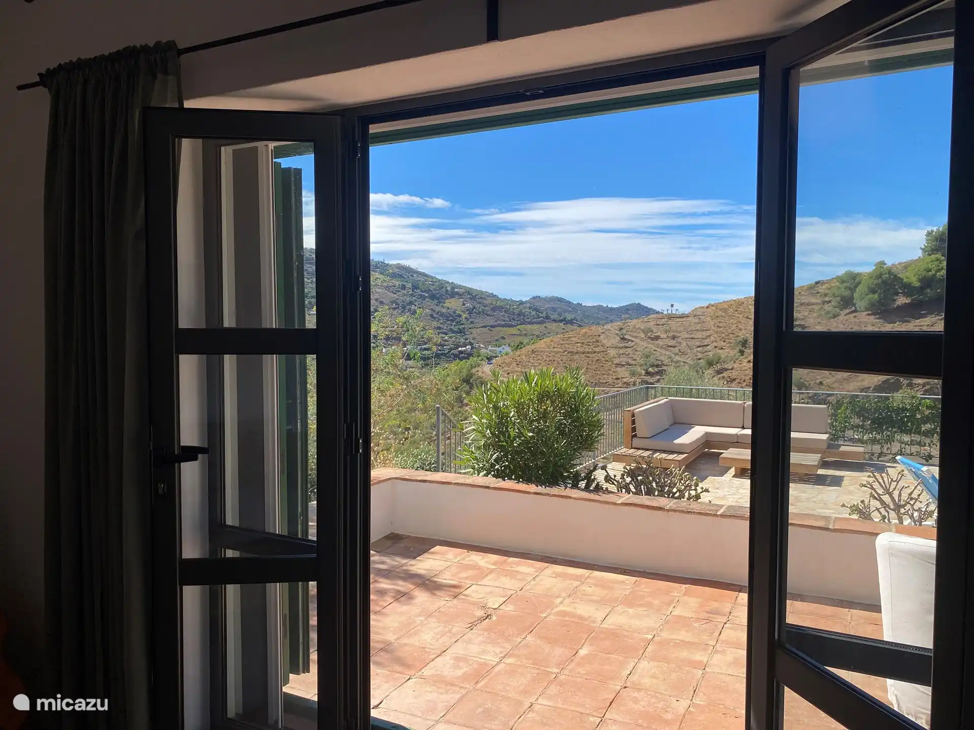 uitzicht vanuit de woonkamer