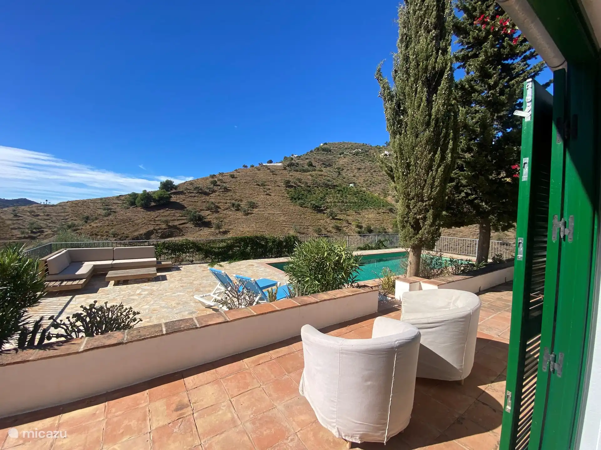 uitzicht naar zwembad