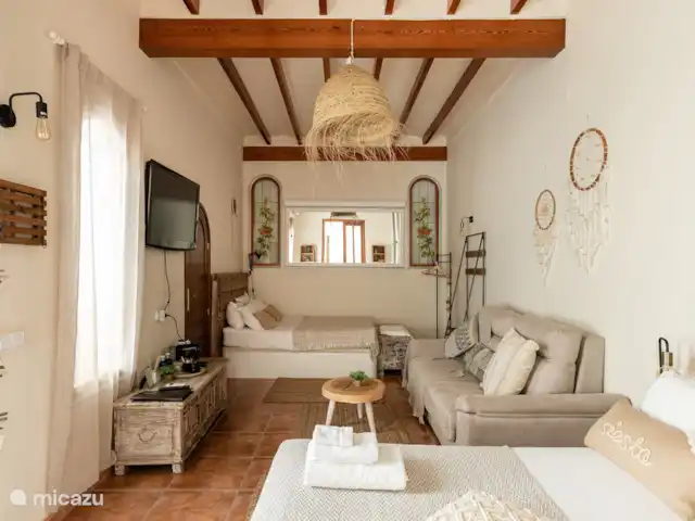 Casa Mistela en España, Costa Blanca, Jalón - casa vacacional Mistela Suite
Habitación para 2 o 4 personas | 2 camas tamaño 150x200 | Ducha y bañera de hidromasaje