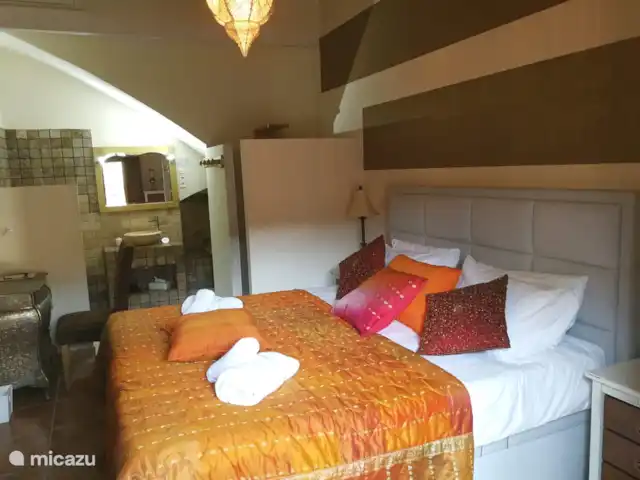 Casa Mistela en España, Costa Blanca, Jalón - casa vacacional Cereza Suite
Habitación para 2 personas | 1 tamaño de cama 180x200 | Ducha y bañera de hidromasaje.