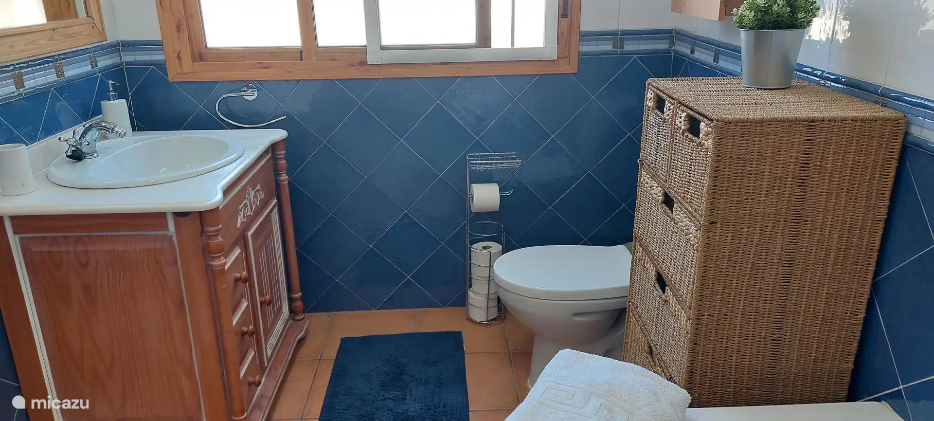 Bathroom 3 on the first floor 