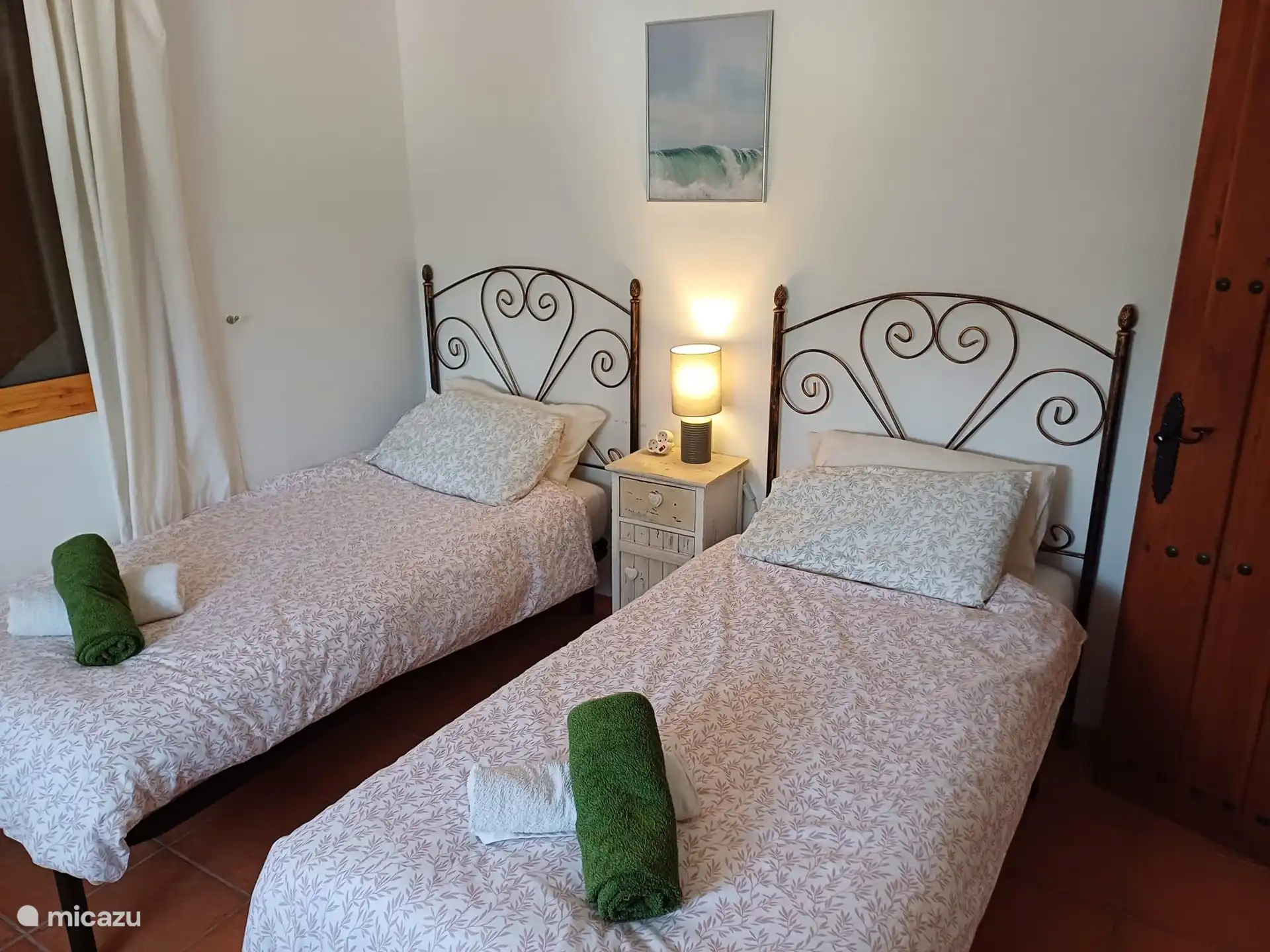 Bedroom with 2 single beds and air conditioning