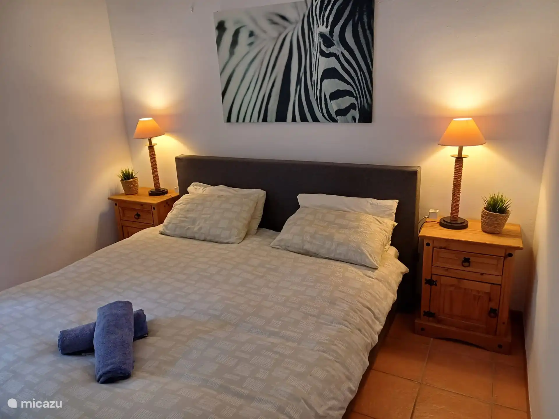 Bedroom with king-size bed (180x200) and air conditioning