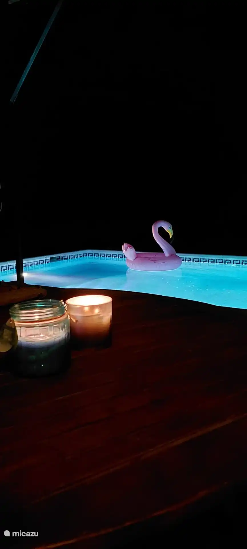 Atmospheric pool lighting for the sultry summer evenings. 