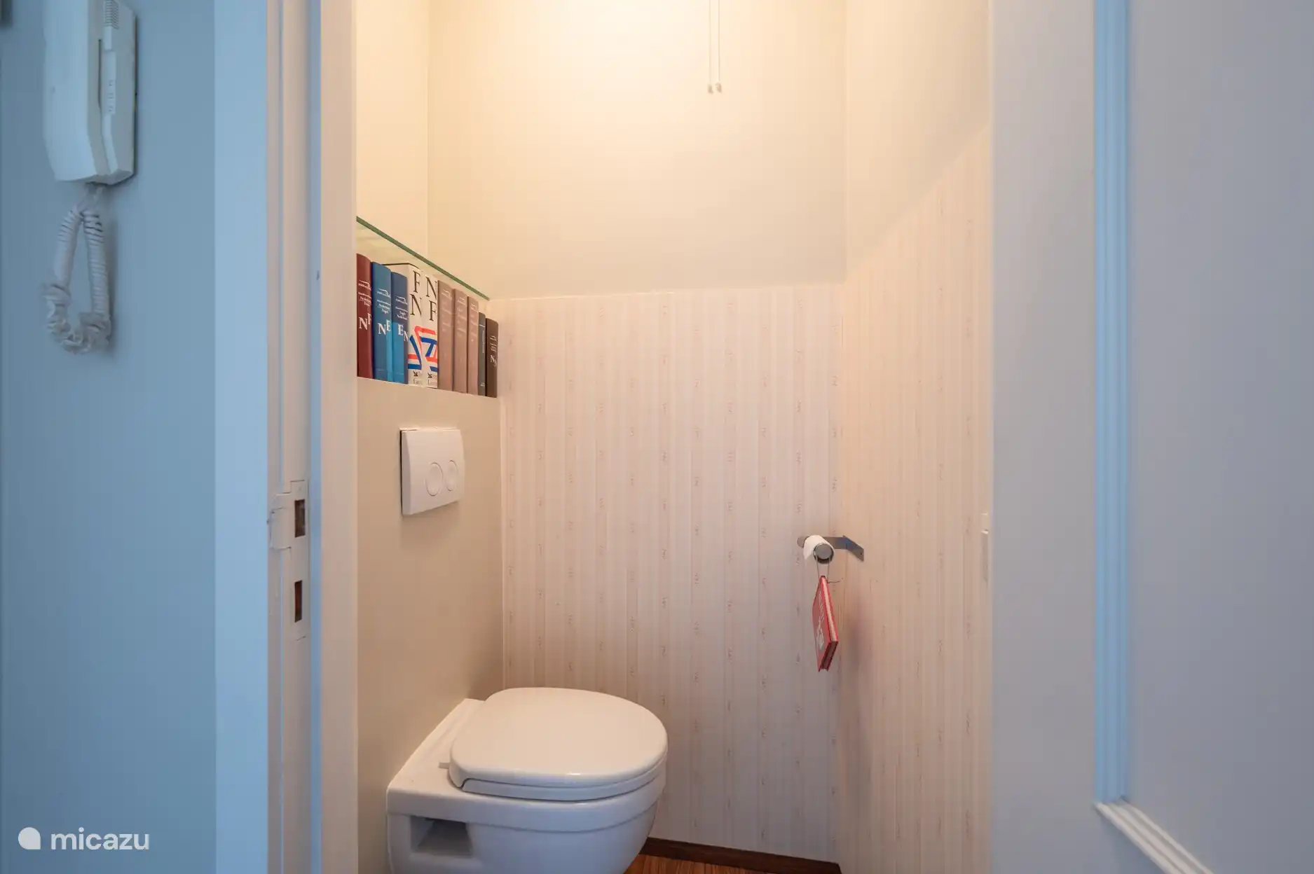 1 van de 2 separate WC's.