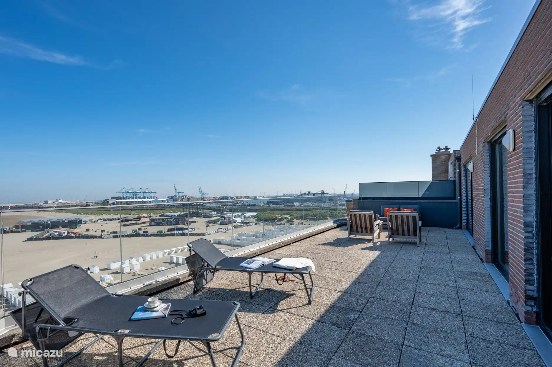 Het eerste terras vooraan.