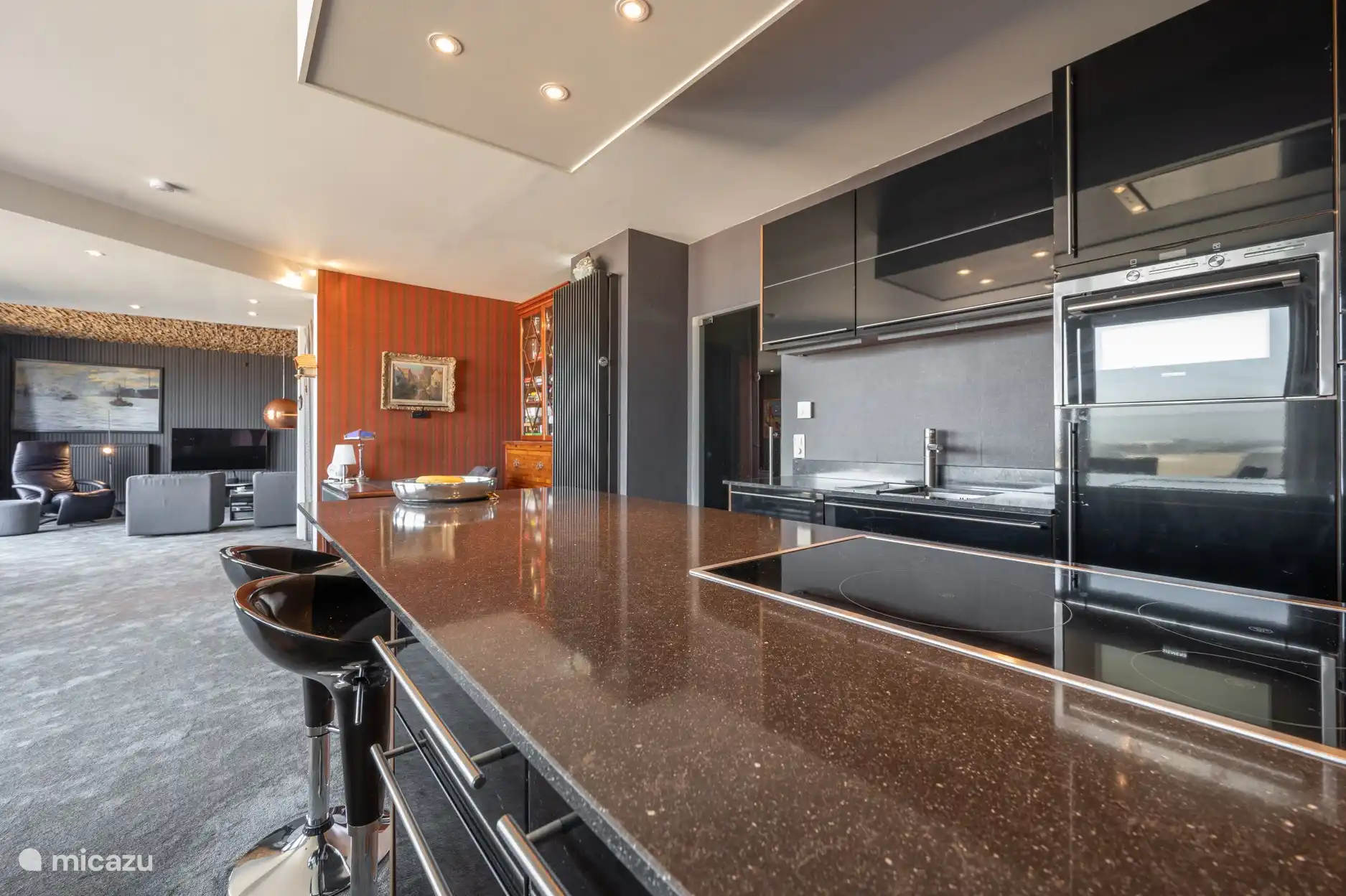 de perfect uitgeruste open keuken.