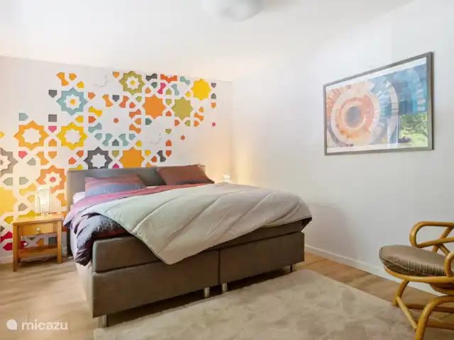 'Het Tegenlicht' un lieu unique | Pays-Bas, Drenthe, Norg - maison de vacances L’extension supplémentaire nous a donné l’occasion de réaliser une chambre au rez-de-chaussée.  Pour que les personnes qui ont des difficultés à monter les escaliers puissent également utiliser cette maison.