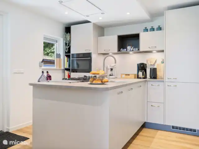 'Het Tegenlicht' un lieu unique | Pays-Bas, Drenthe, Norg - maison de vacances En plus de Senseo, il y a aussi une machine à café ordinaire. Également un réfrigérateur-congélateur et un micro-ondes combiné. Pour le cuisinier inpe une cuisine délicieuse pour faire un repas.