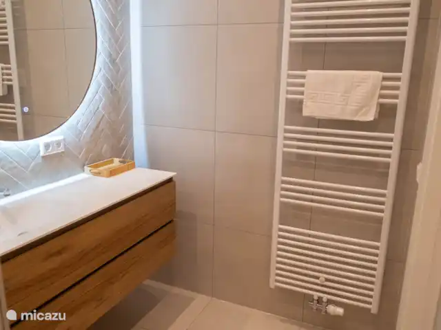 Saint Adelbert | Pays-Bas, Hollande du Nord, Egmond-Binnen - appartement salle de Bains