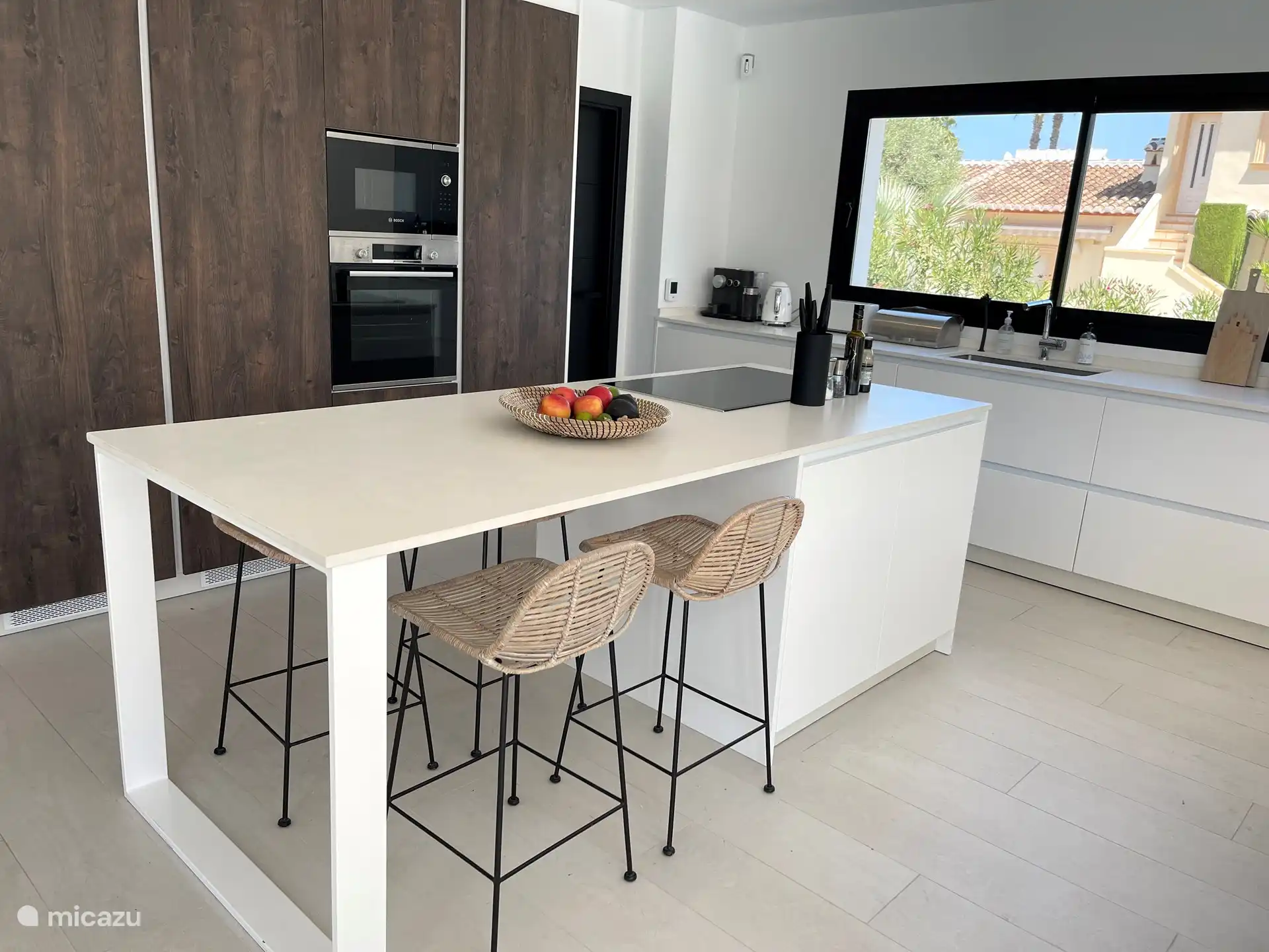 Cuisine ouverte entièrement équipée