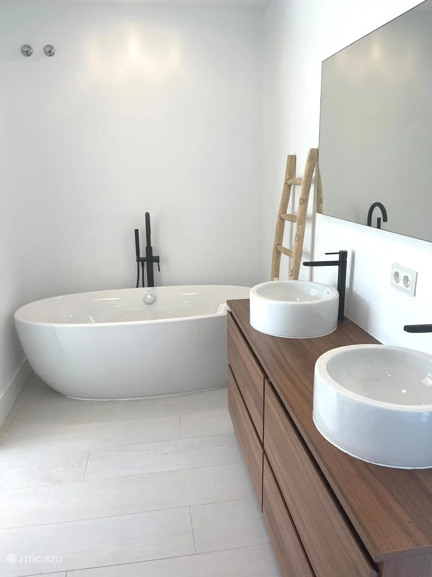 Salle de bain 1 au premier étage