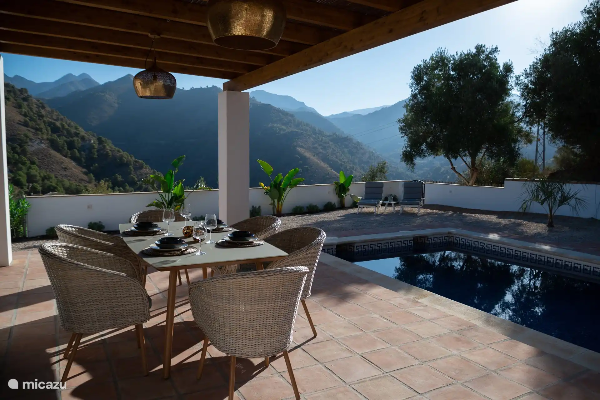 Bienvenue et détente dans notre casa à Cómpeta 
avec une vue magnifique sur les montagnes.