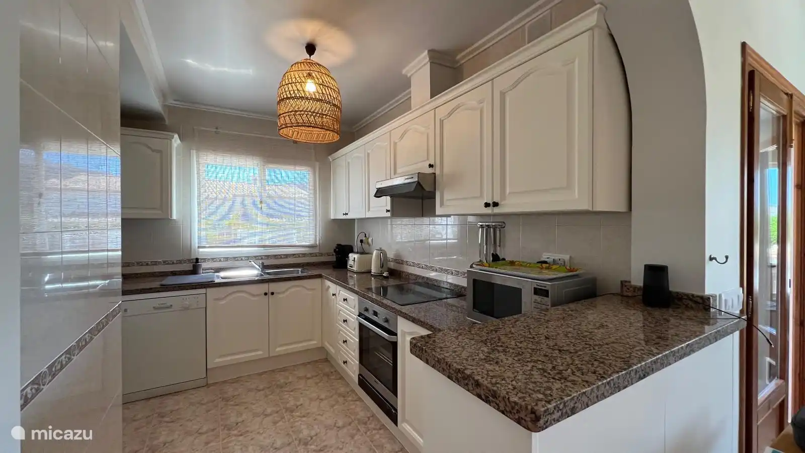 K&#252;che /Geschirrsp&#252;ler/Backofen/Mikrowelle