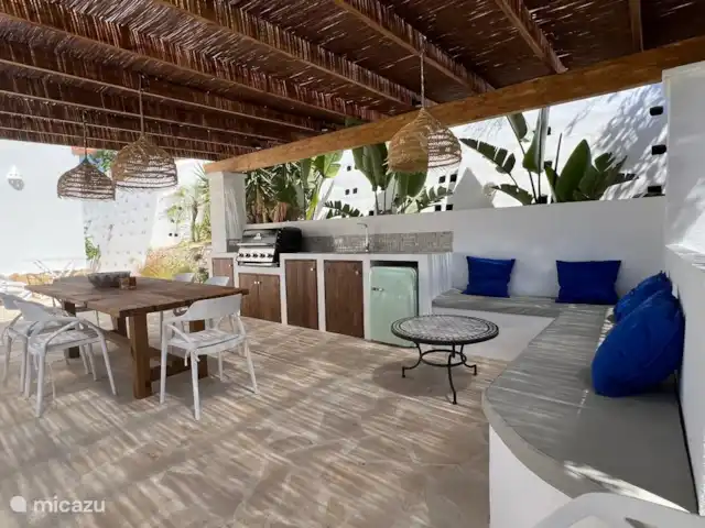 Casa La Vida huren in Spanje, Costa Blanca, Orba - vakantiehuis buitenkeuken ingericht met BBQ /ijskast/zitbank
