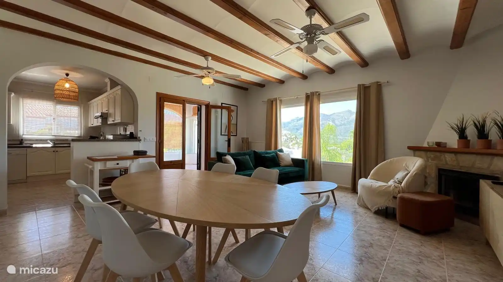 Wohnzimmer mit Klimaanlage ( neue Klimaanlage Aug 2024)