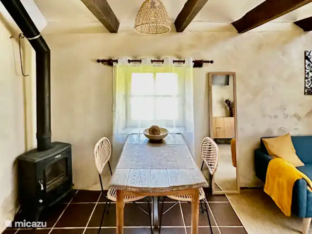 casa pequeña  en Francia, Alta Viena, Château-Chervix – El horno de pan - Tiny house Comedor