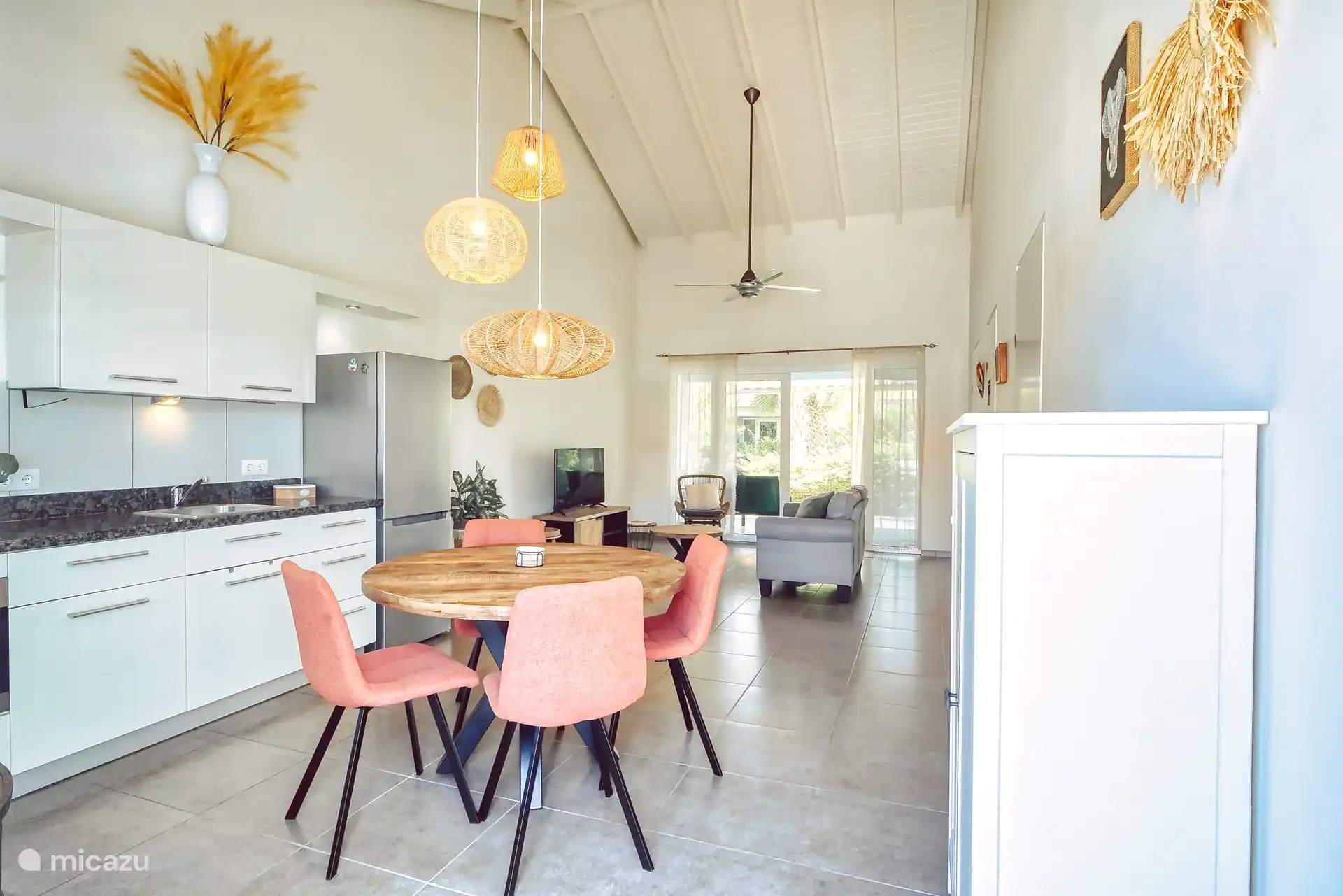 Salle à manger et cuisine
