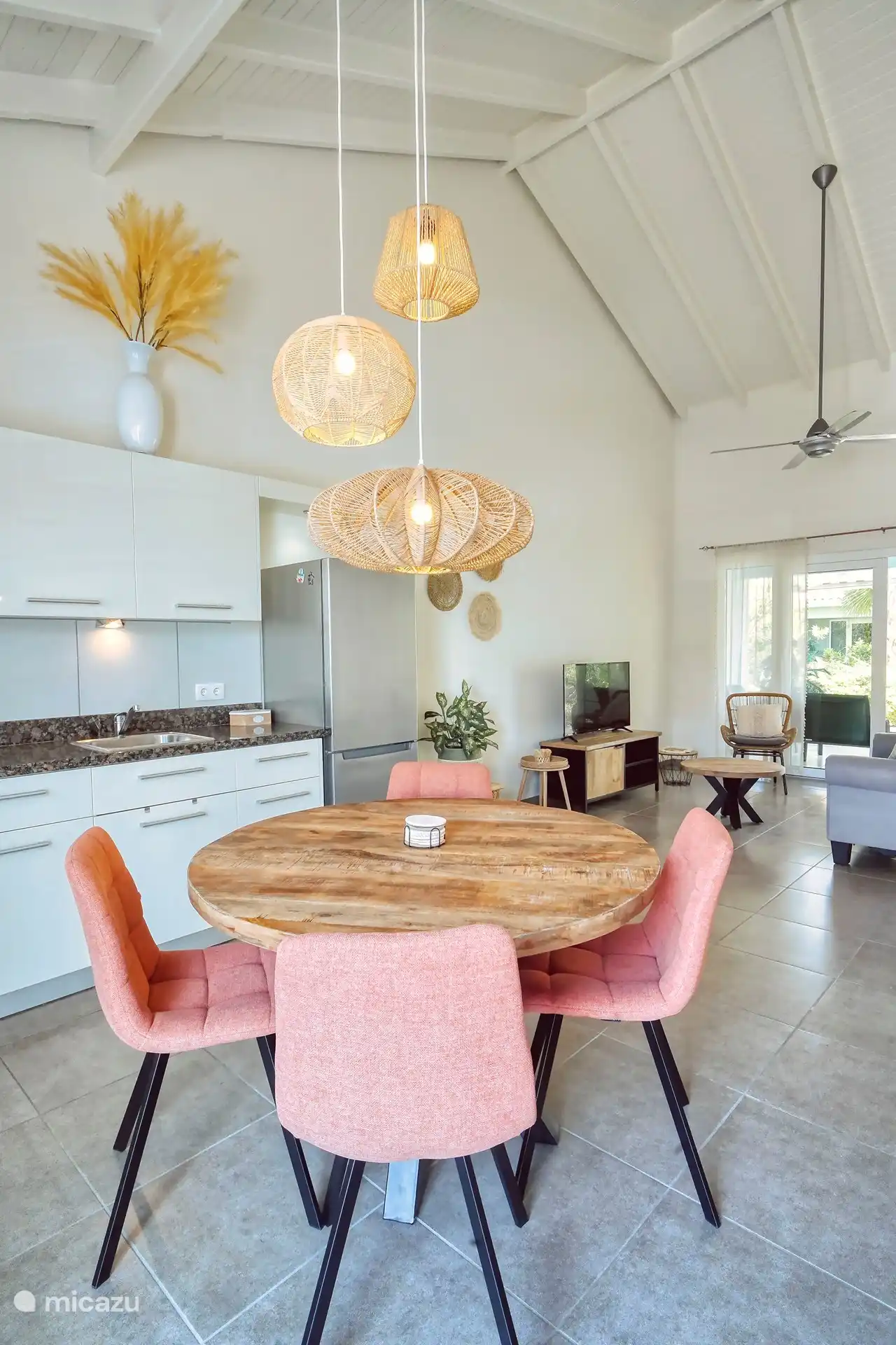 Salle à manger et cuisine