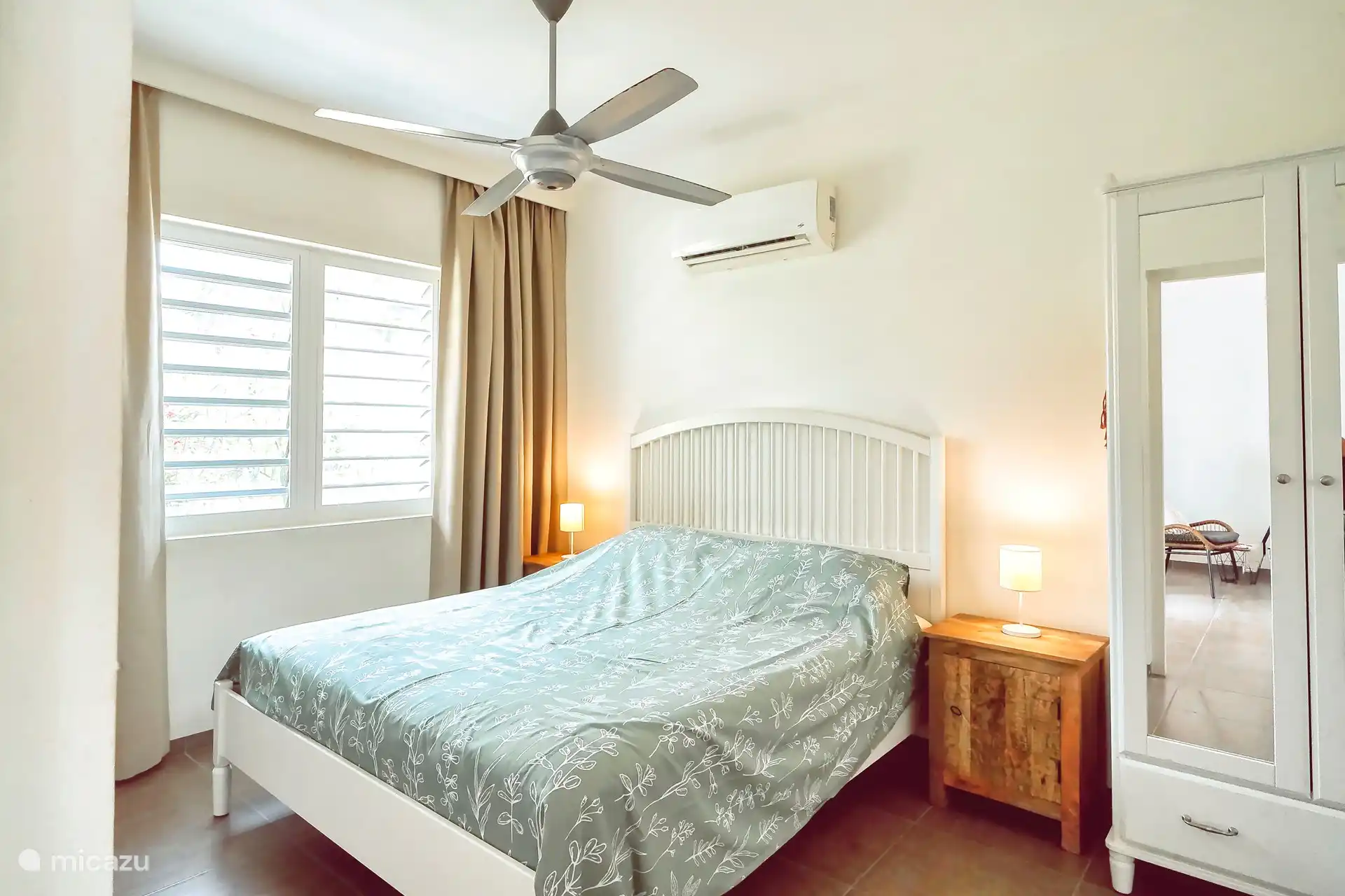 La deuxième chambre avec lit double.