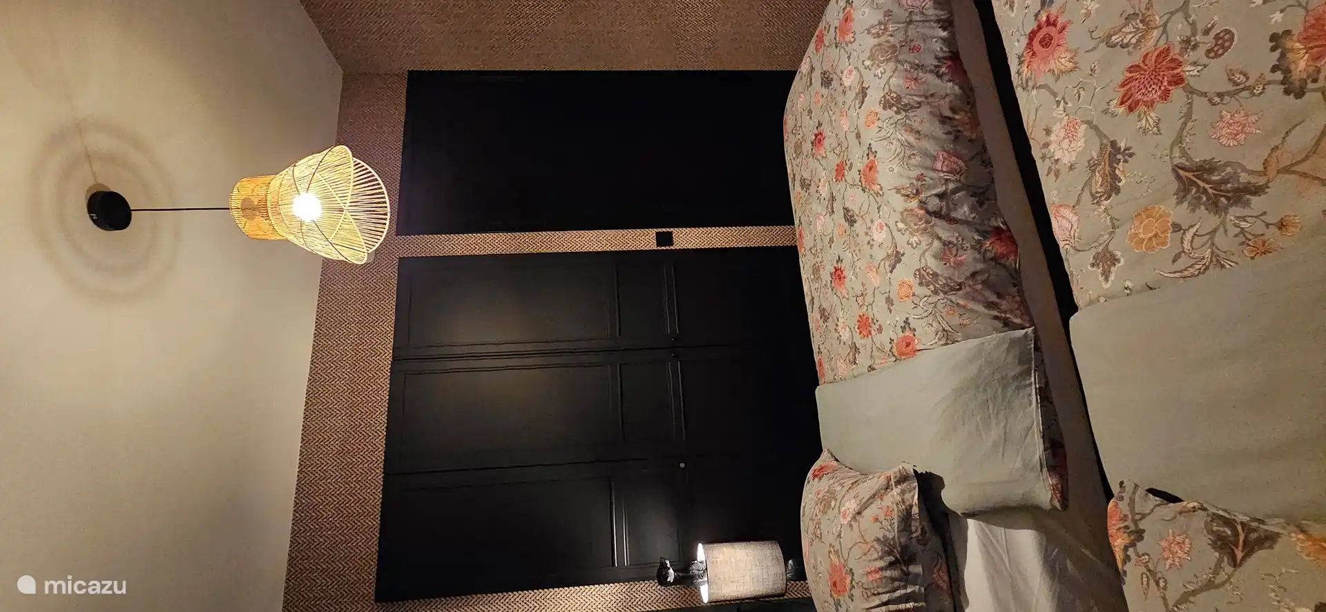 Zweites Schlafzimmer, auch hier ein geräumiger Kleiderschrank