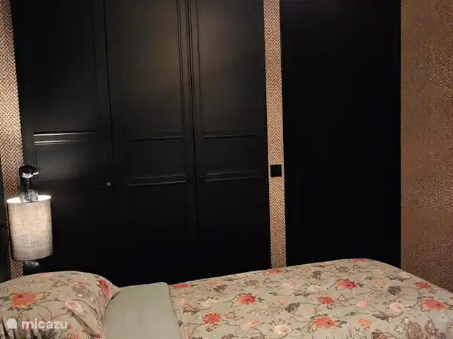 Casa Viva La Vida en Países Bajos, Holanda Meridional, Noordwijkerhout - casa vacacional Segundo dormitorio, también aquí un amplio armario