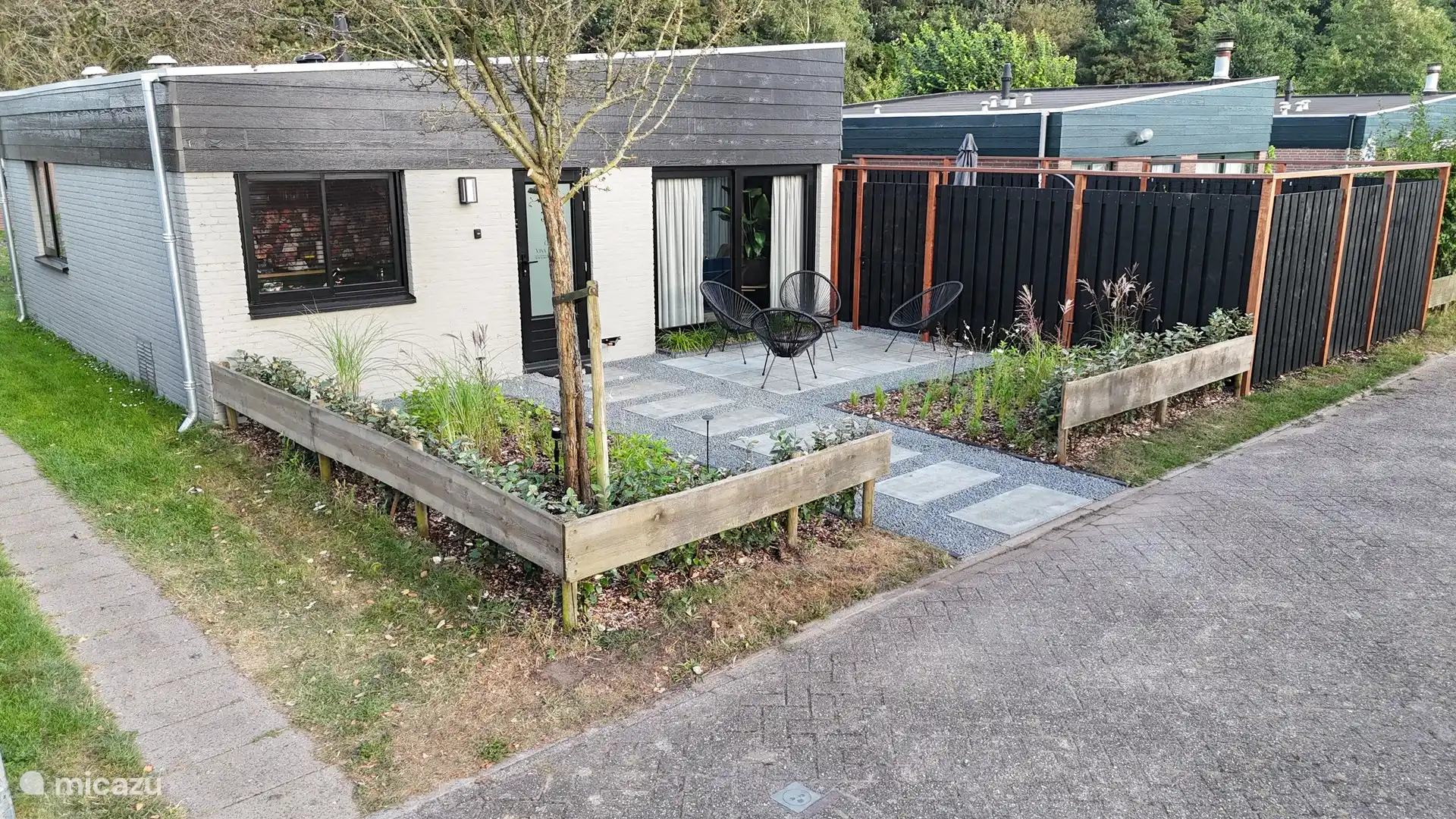 Ferienhaus mit Terrasse an der Vorderseite