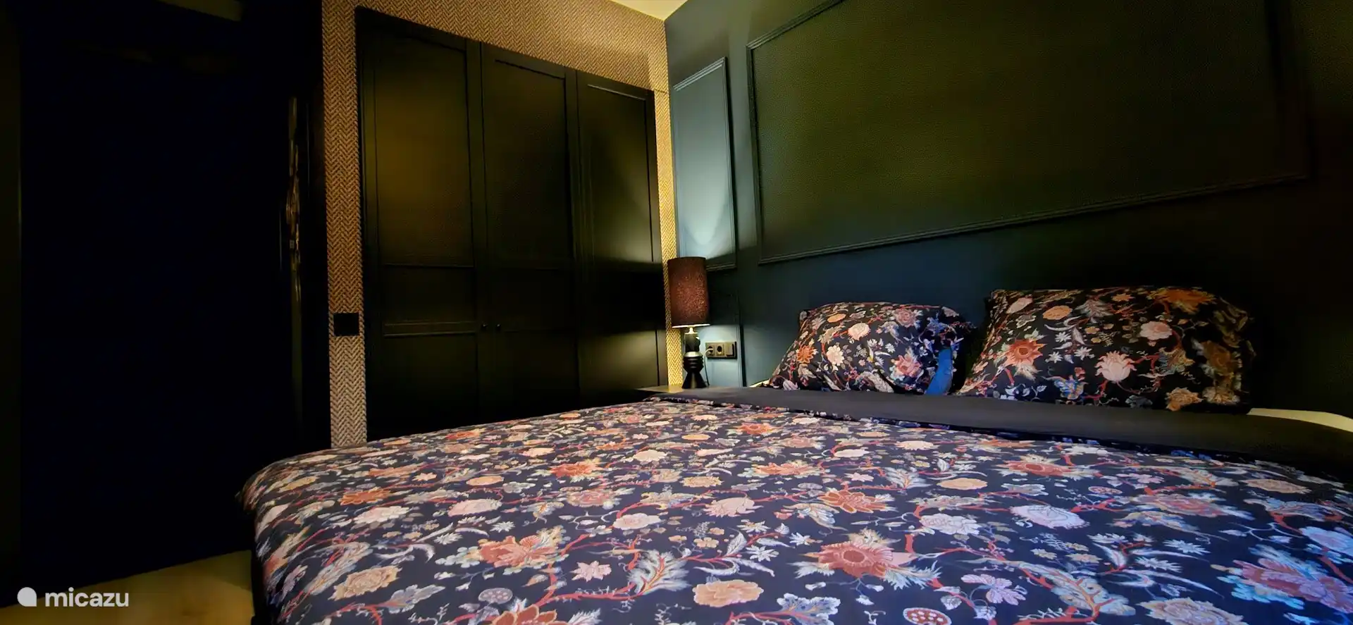 Hauptschlafzimmer mit geräumigem Kleiderschrank