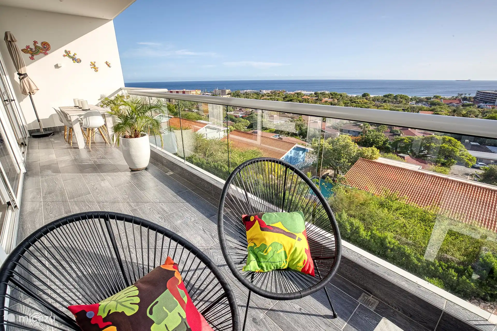 Large balcony with dining area and lounge area