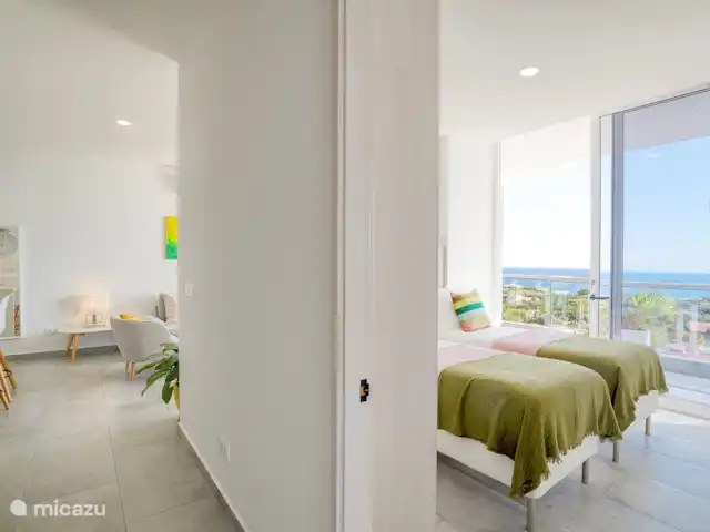 Location de Vacances Curaçao, Curaçao-Centre, Willemstad, appartement - Magna Vista : climatisation complète, piscine, salle de sport Salon et deuxième chambre