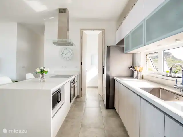 Location de Vacances Curaçao, Curaçao-Centre, Willemstad, appartement - Magna Vista : climatisation complète, piscine, salle de sport Cuisine entièrement équipée