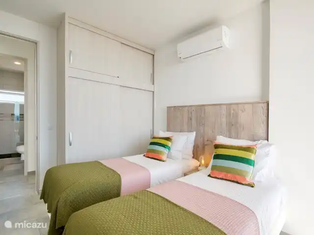Location de Vacances Curaçao, Curaçao-Centre, Willemstad, appartement - Magna Vista : climatisation complète, piscine, salle de sport Deuxième chambre avec sa propre salle de bain