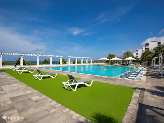 Location de Vacances Curaçao, Curaçao-Centre, Willemstad, appartement - Magna Vista : climatisation complète, piscine, salle de sport Profitez de la tranquillité d’une communauté fermée et de l’une des plus grandes piscines privées de Curaçao.