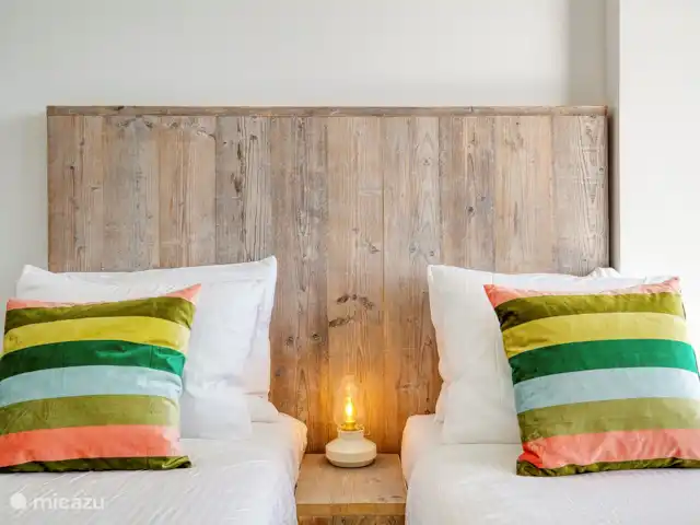 Location de Vacances Curaçao, Curaçao-Centre, Willemstad, appartement - Magna Vista : climatisation complète, piscine, salle de sport Lits confortables à sommier tapissier avec draps frais