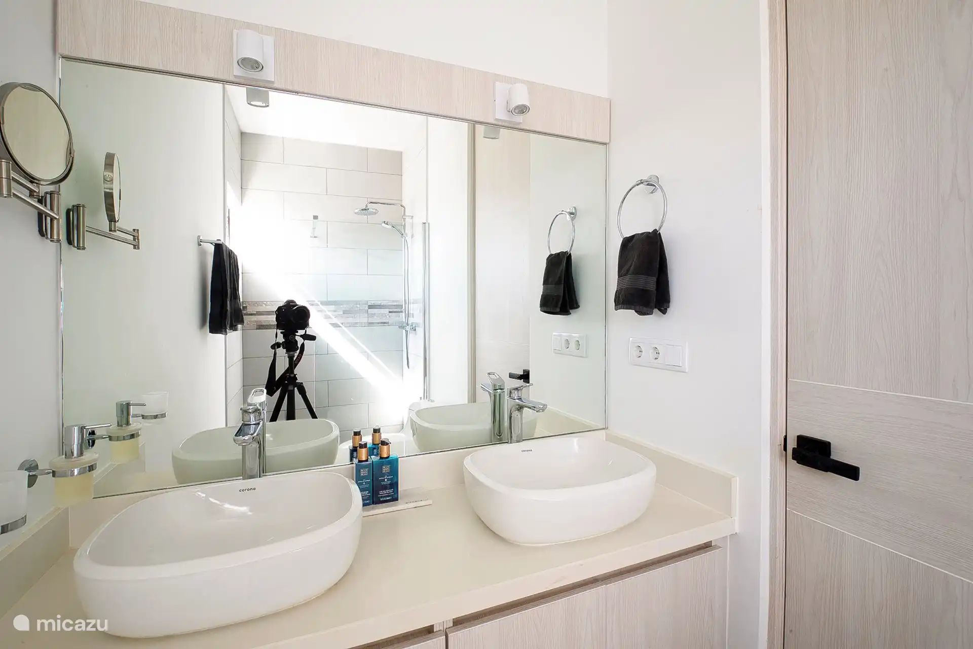 En-suite bathroom next to master bedroom