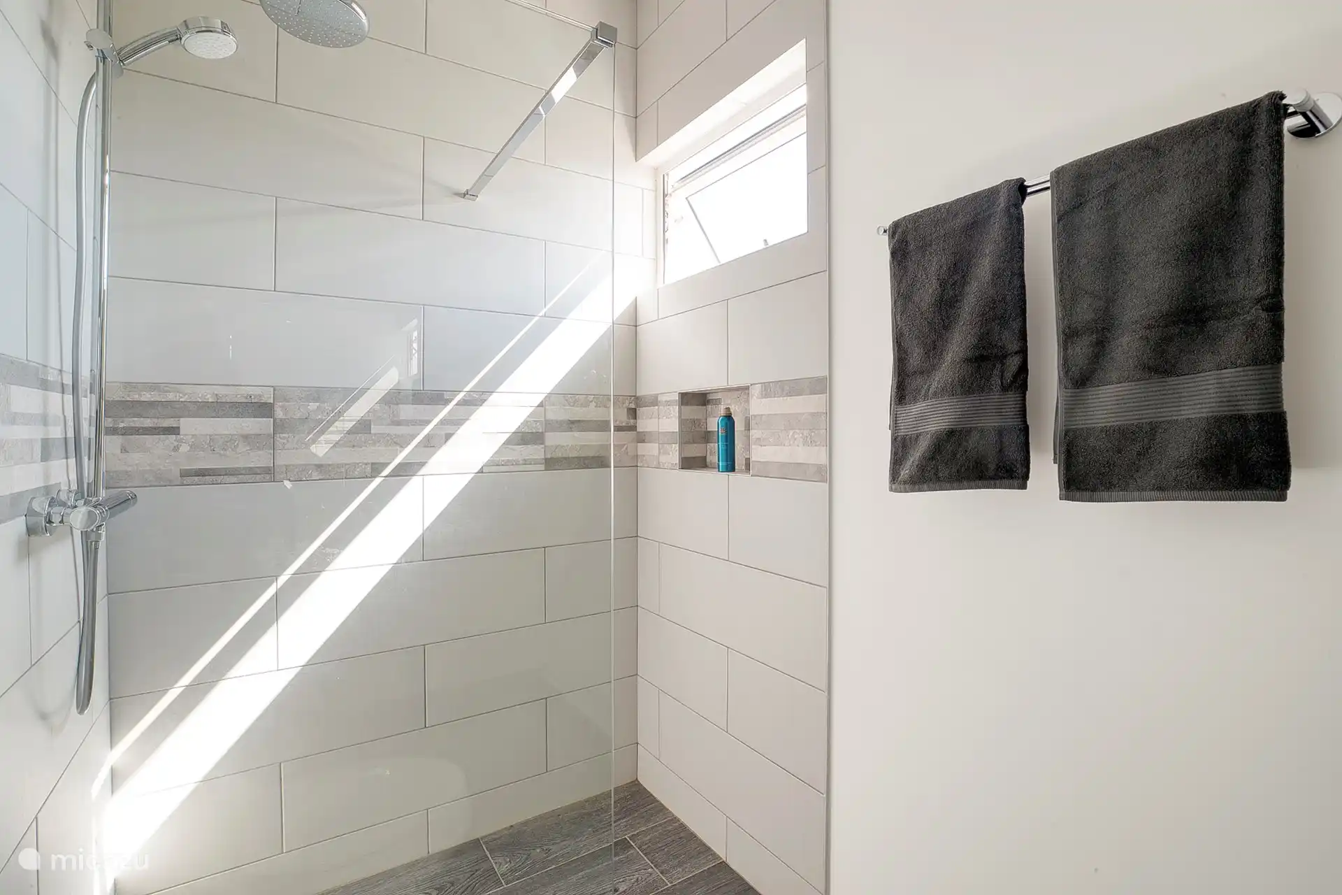 En-suite bathroom next to master bedroom