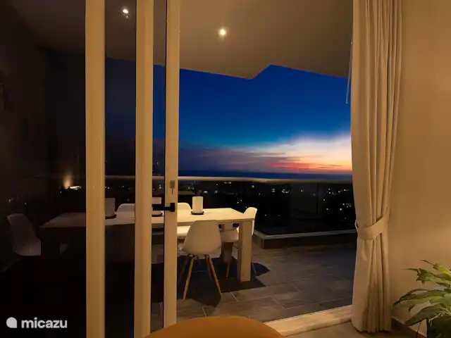 Location de Vacances Curaçao, Curaçao-Centre, Willemstad, appartement - Magna Vista : climatisation complète, piscine, salle de sport Salon et salle à manger