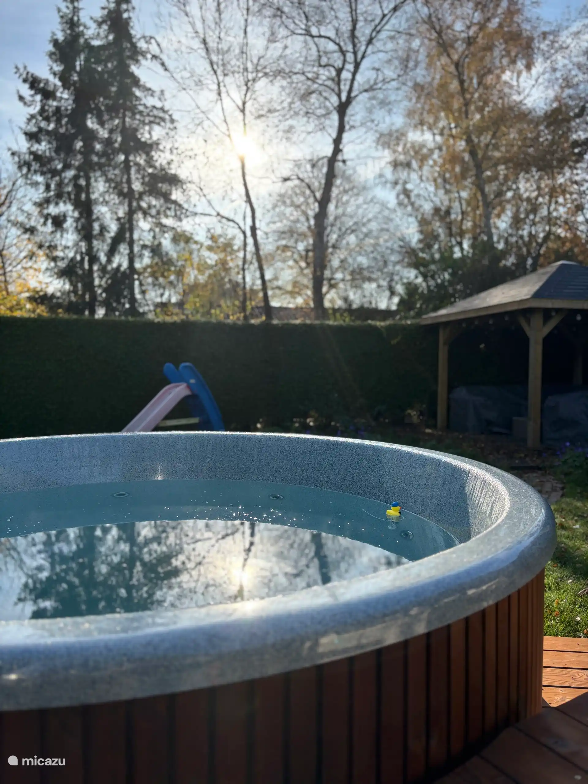 de dag beginnen in de hottub met de ochtendzon
