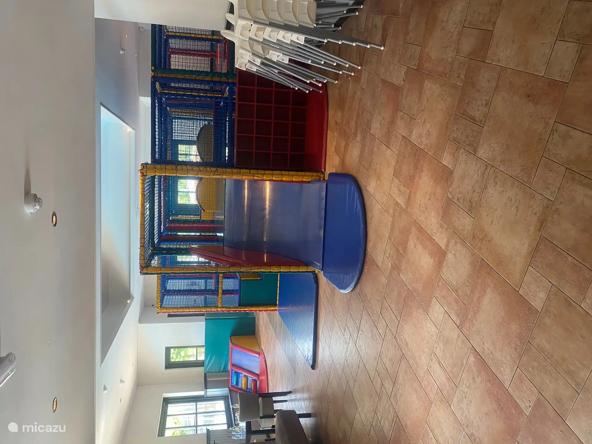 Incluso con mal tiempo, los niños pueden divertirse.