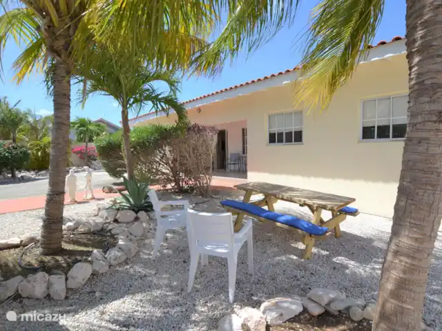Villa Just Relex  | Curaçao, Banda Ariba (est), Brakkeput Abou - villa Table de pique-devant yard
