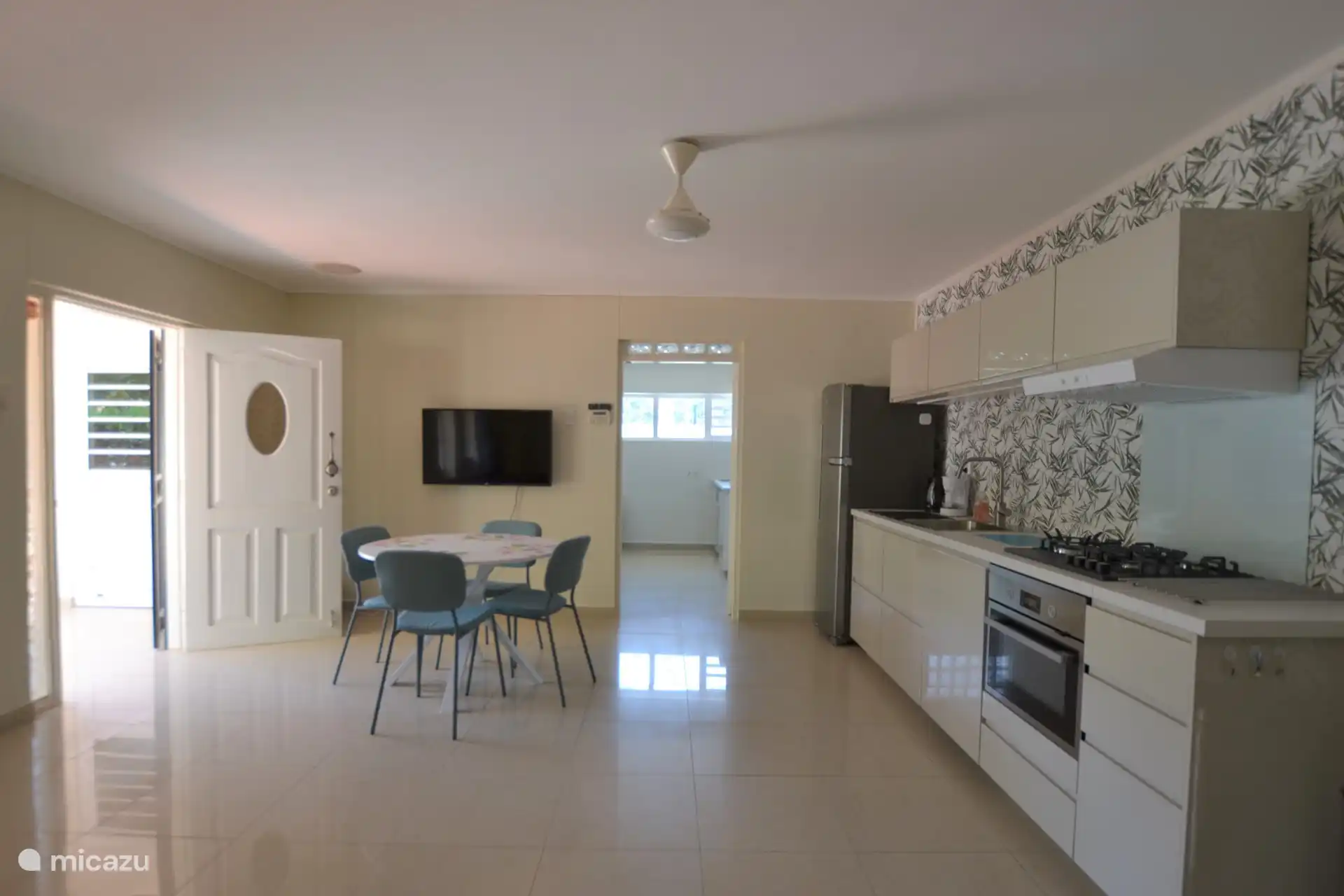 woonkamer en keuken 2