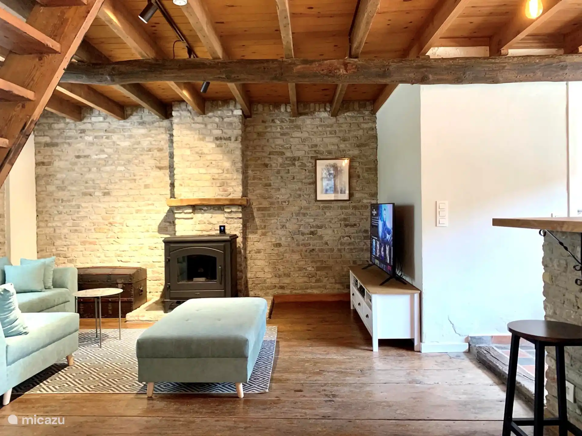 Sala de estar con estufa de pellets