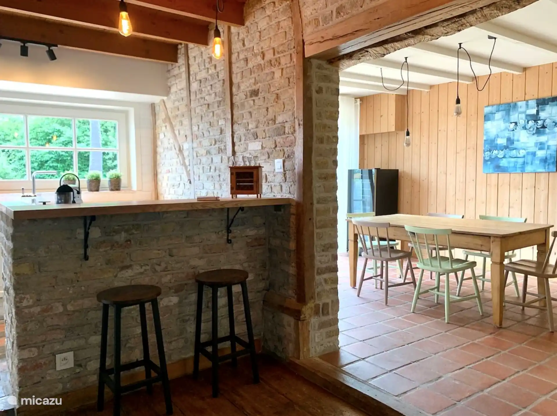 Bar y vista a la zona de comedor