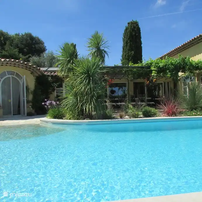 Terrasse und Swimmingpool